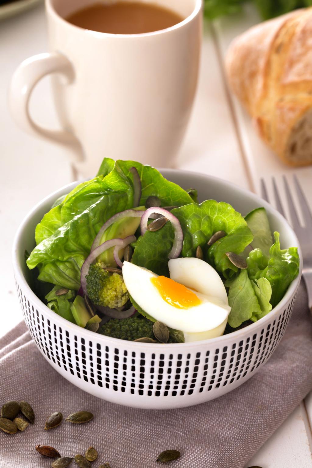Pflücksalat mit ei