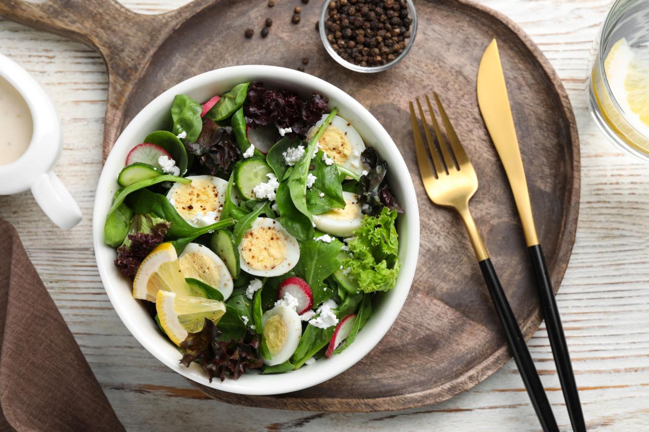 Pflücksalat mit ei